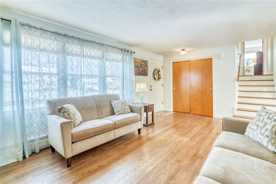 947 Copper Kettle Road Webster, NY 14580 - Photo 6 of 49 Living Room and entry.
