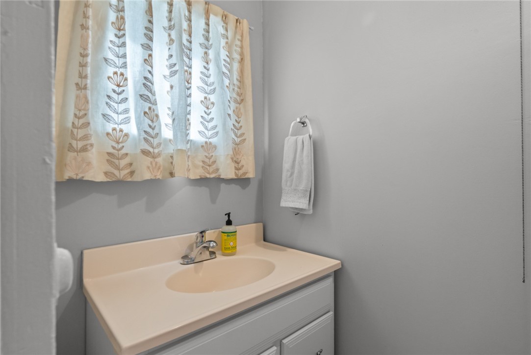 303 New Meadow Road Barrington, RI 02806 - Photo 17 of 49