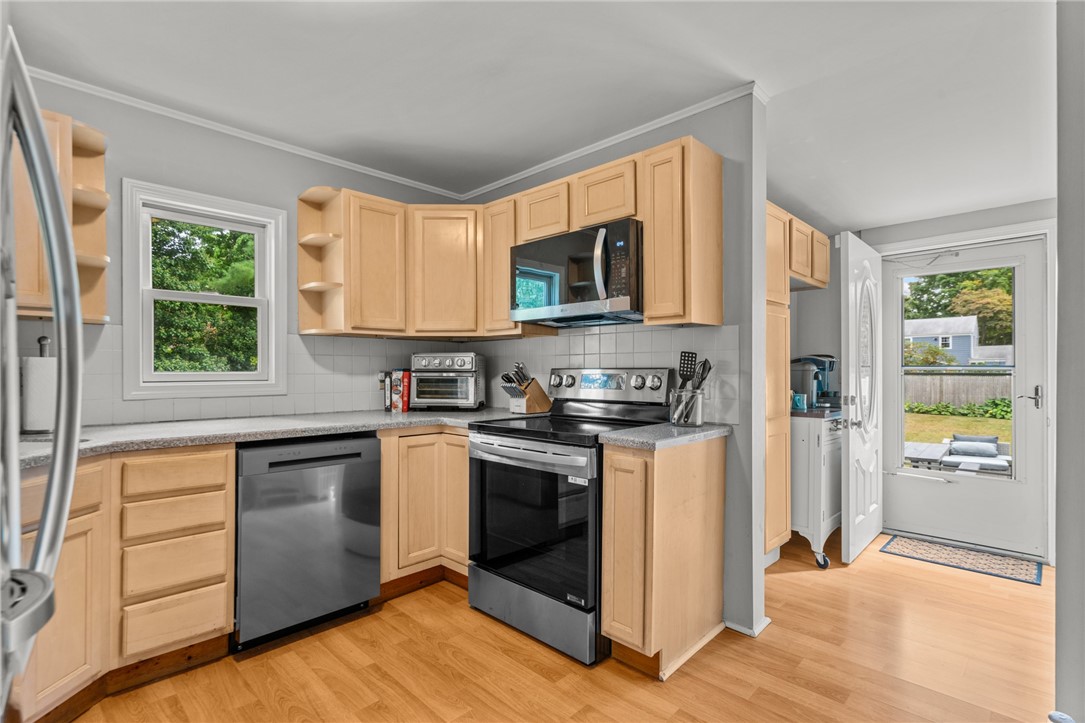 303 New Meadow Road Barrington, RI 02806 - Photo 8 of 49