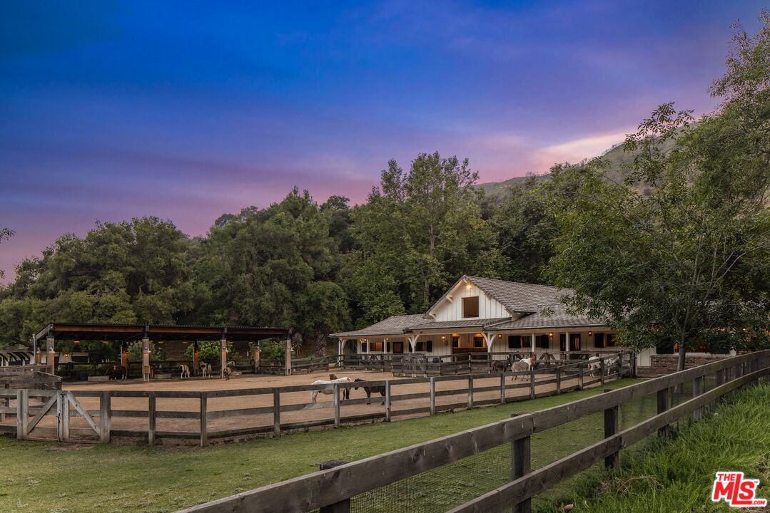 3099 Mandeville Canyon Road Los Angeles, CA 90049 - Photo 12 of 59