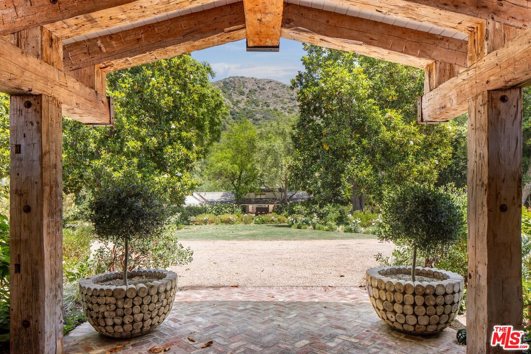 3099 Mandeville Canyon Road Los Angeles, CA 90049 - Photo 14 of 59