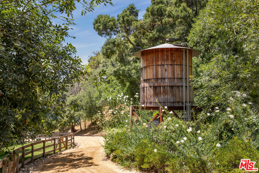 3099 Mandeville Canyon Road Los Angeles, CA 90049 - Photo 58 of 59