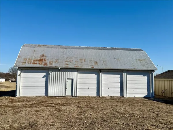 $245,000 | 3601 Highway 13, Higginsville, MO 64037