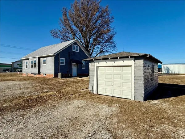 $245,000 | 3601 Highway 13, Higginsville, MO 64037