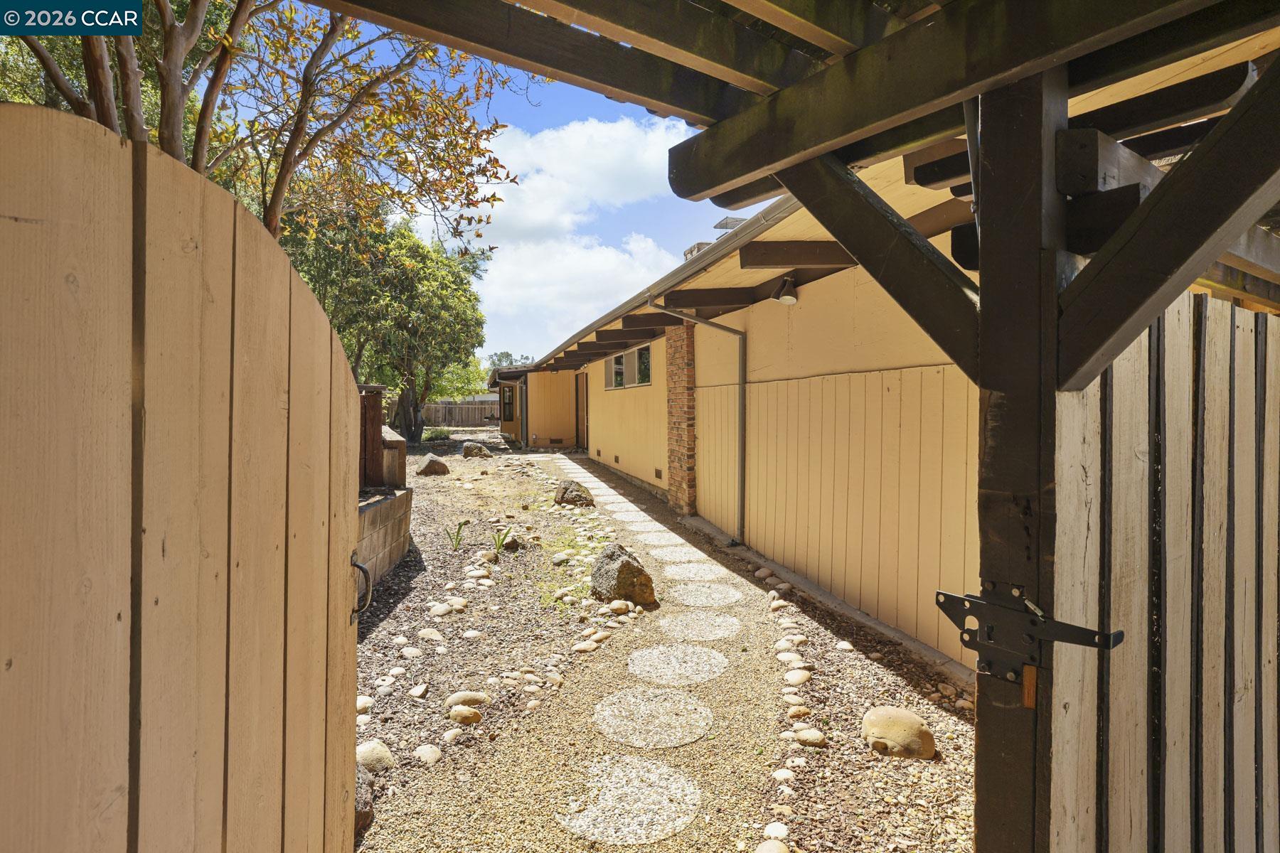 742 Miner Road Orinda, CA 94563 - Photo 4 of 58