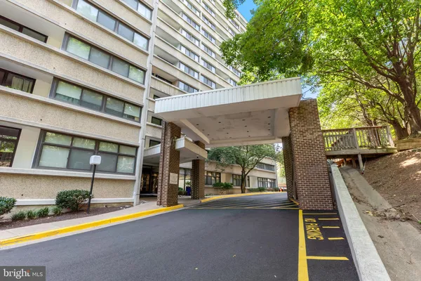$2,328 | 5911 Edsall Road, Unit 201, Alexandria, VA 22304