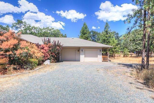 6555 Hugo Road Grants Pass, OR 97526 - Photo 30 of 31 2 car garage.