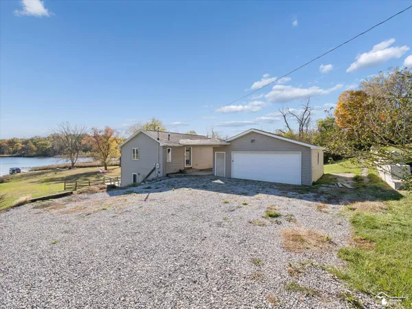 $369,900 | 7302 North Lakeview Drive, Hillsdale, MI 49242