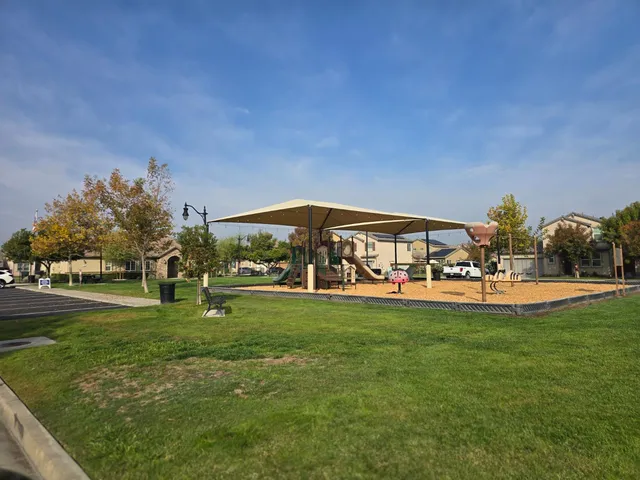 $392,500 | 1795 West Van Gogh, Hanford, CA 93230