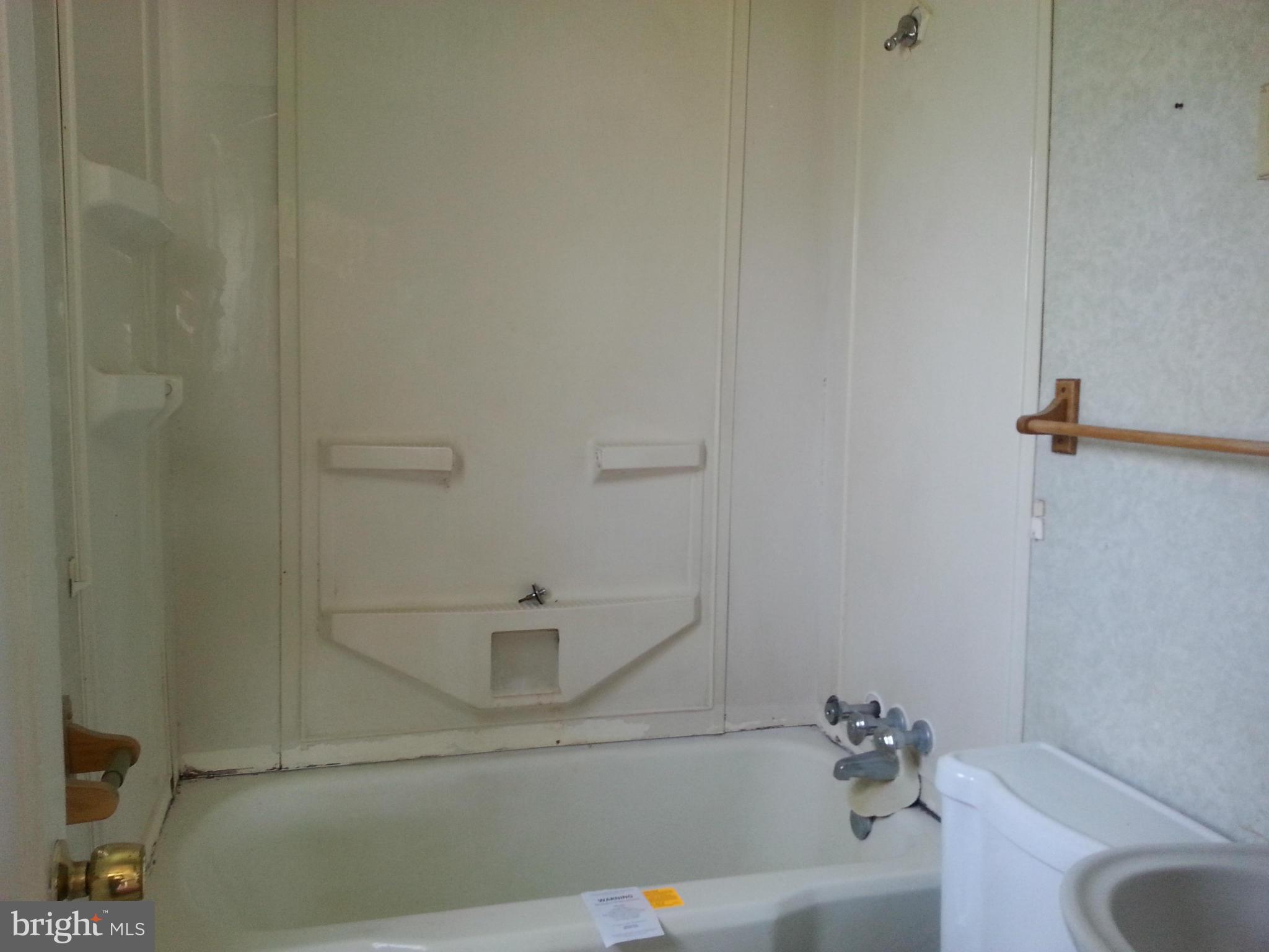 312 Sollers Point Road Baltimore, MD 21222 - Photo 18 of 21 Bath