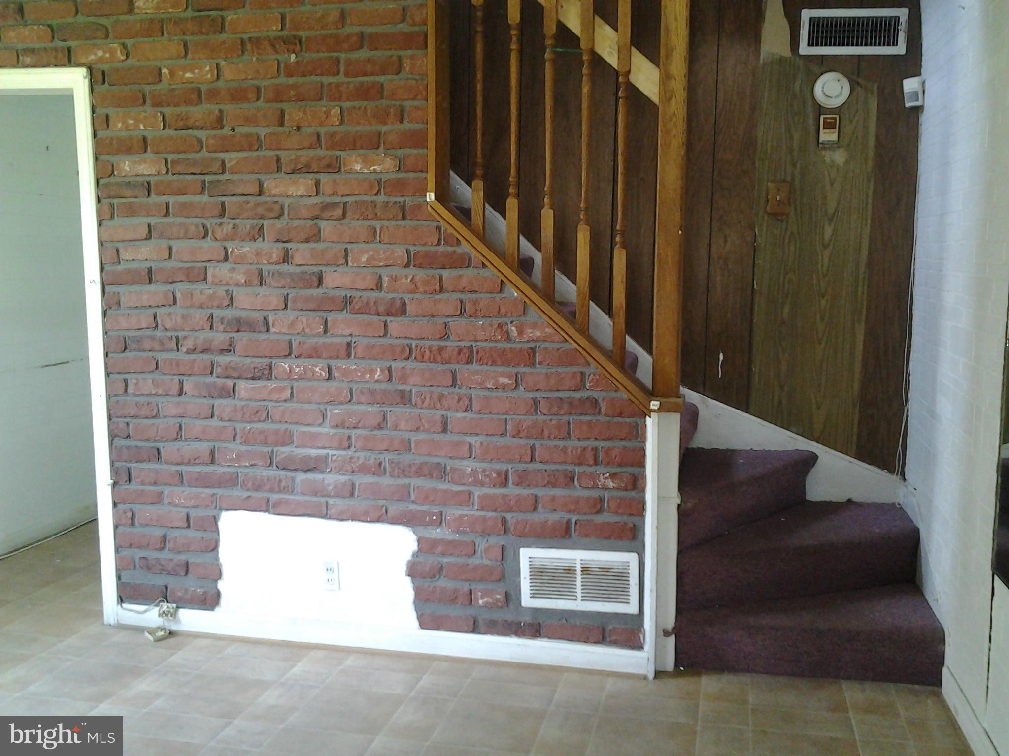 312 Sollers Point Road Baltimore, MD 21222 - Photo 9 of 21 Living Room