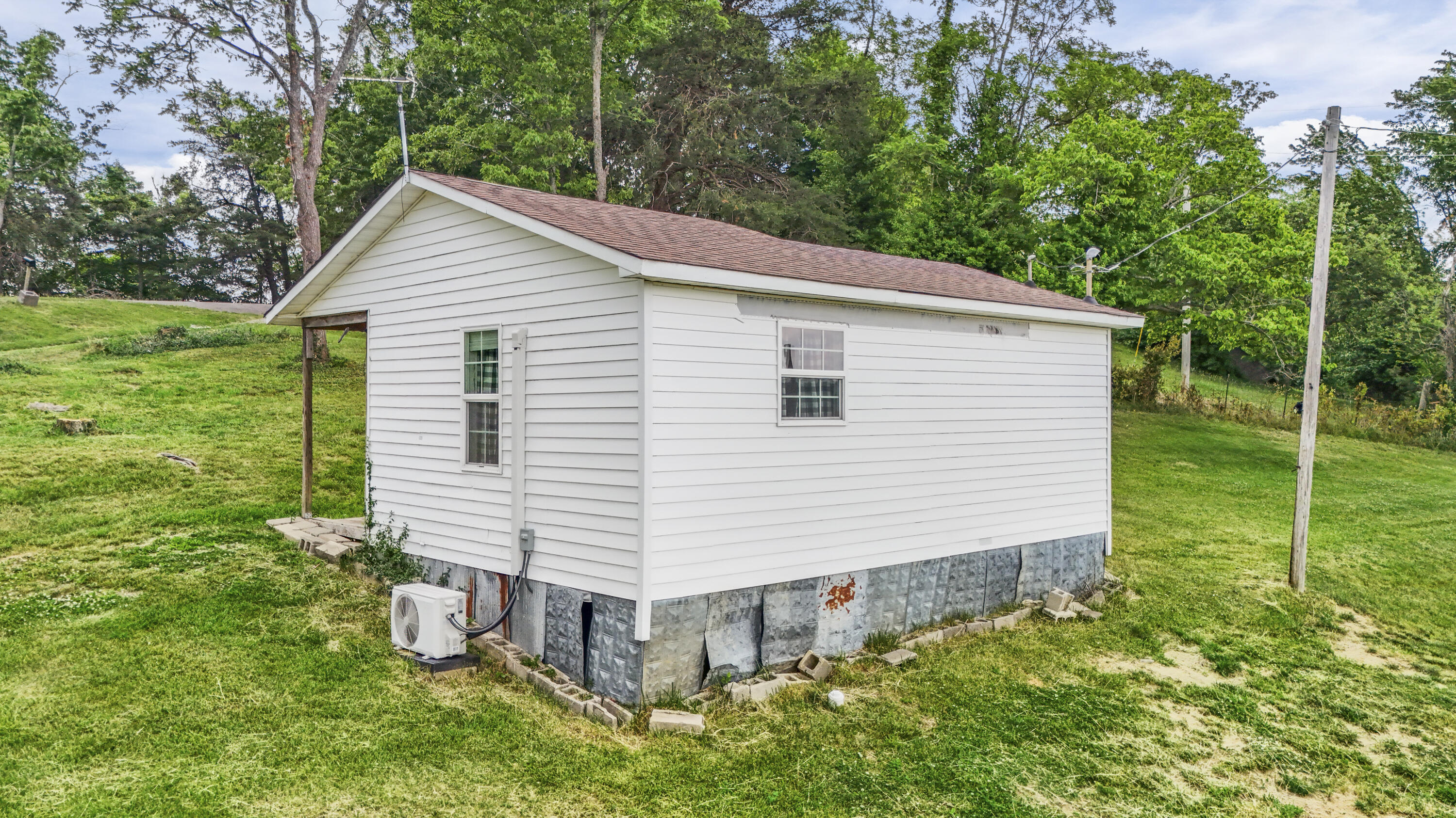 12251 Climax Road McKee, KY 40447 - Photo 13 of 17 Backside of home
