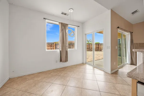 a view of an entryway with a livingroom