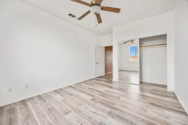 a view of empty room with ceiling fan