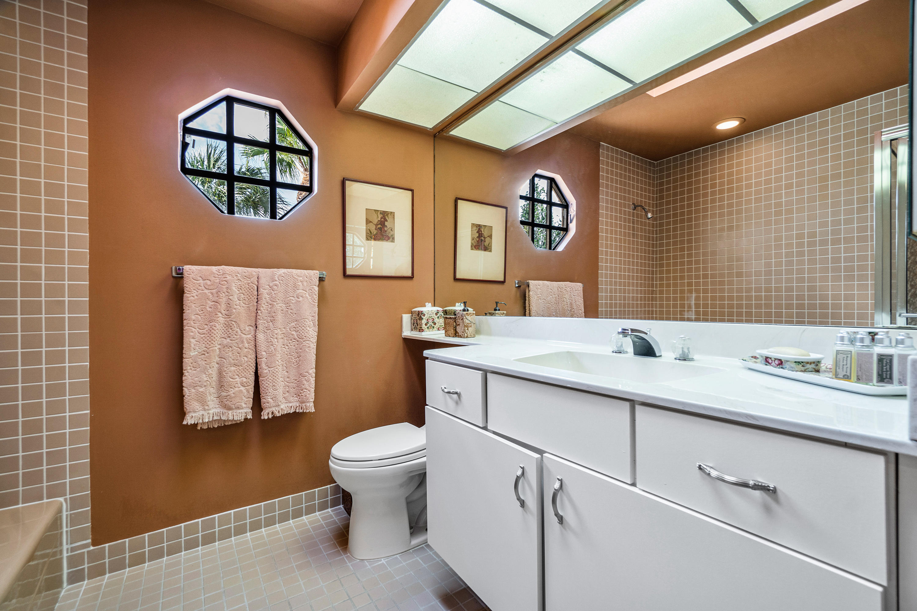 22604 Caravelle Circle Boca Raton, FL 33433 - Photo 22 of 43 GUEST BATHROOM