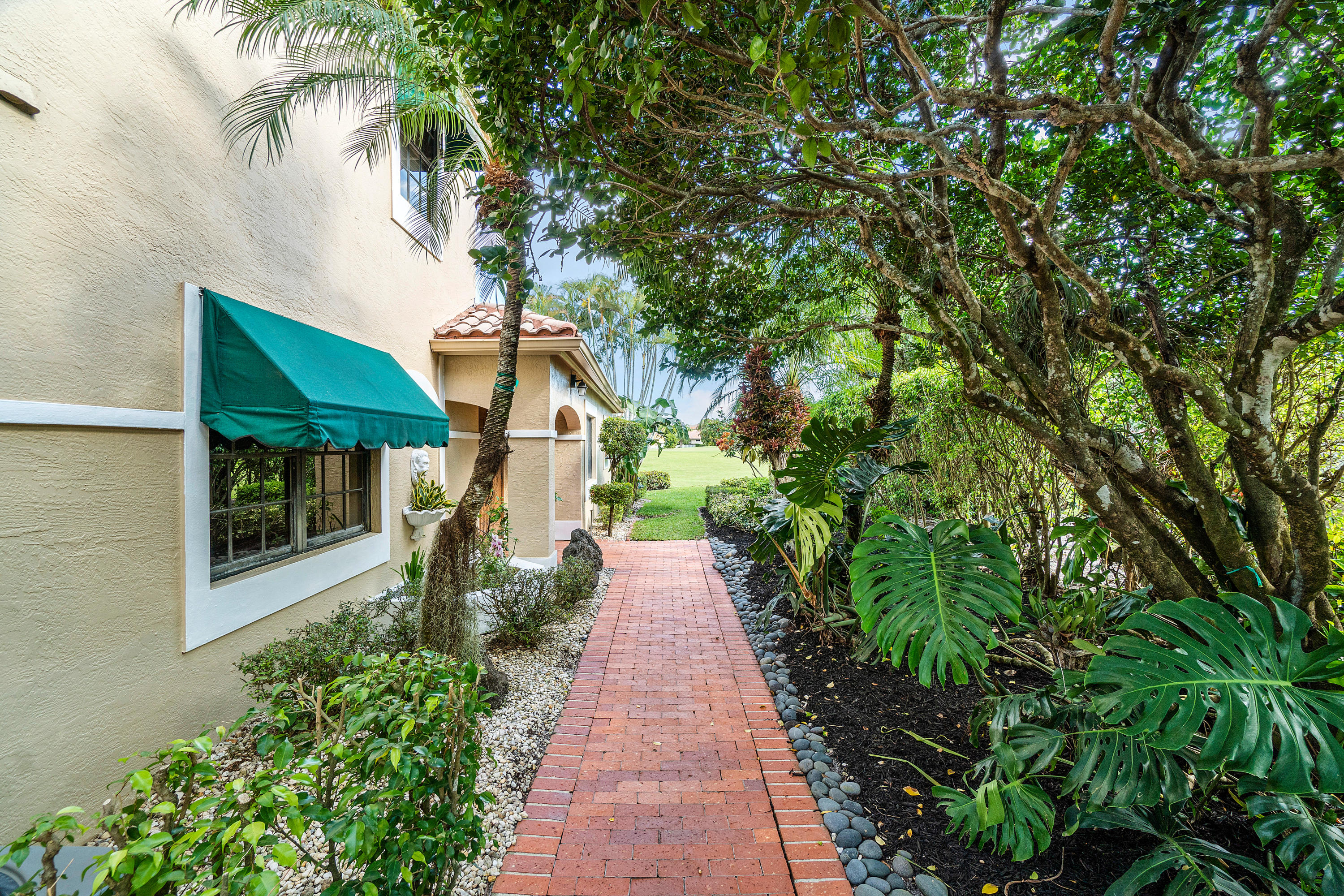 22604 Caravelle Circle Boca Raton, FL 33433 - Photo 4 of 43 COURTYARD