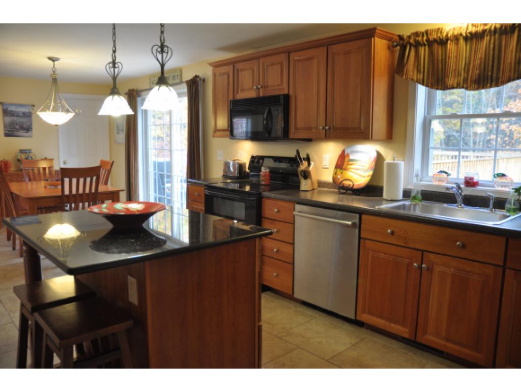 10 Beacon Hill Road Hooksett, NH 03106 - Photo 2 of 23