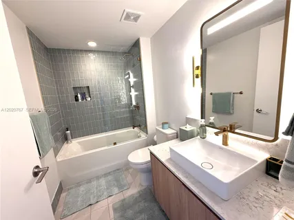 $1,700,000 | 159 Northeast 6th Street, Unit 4016, Miami, FL 33132
