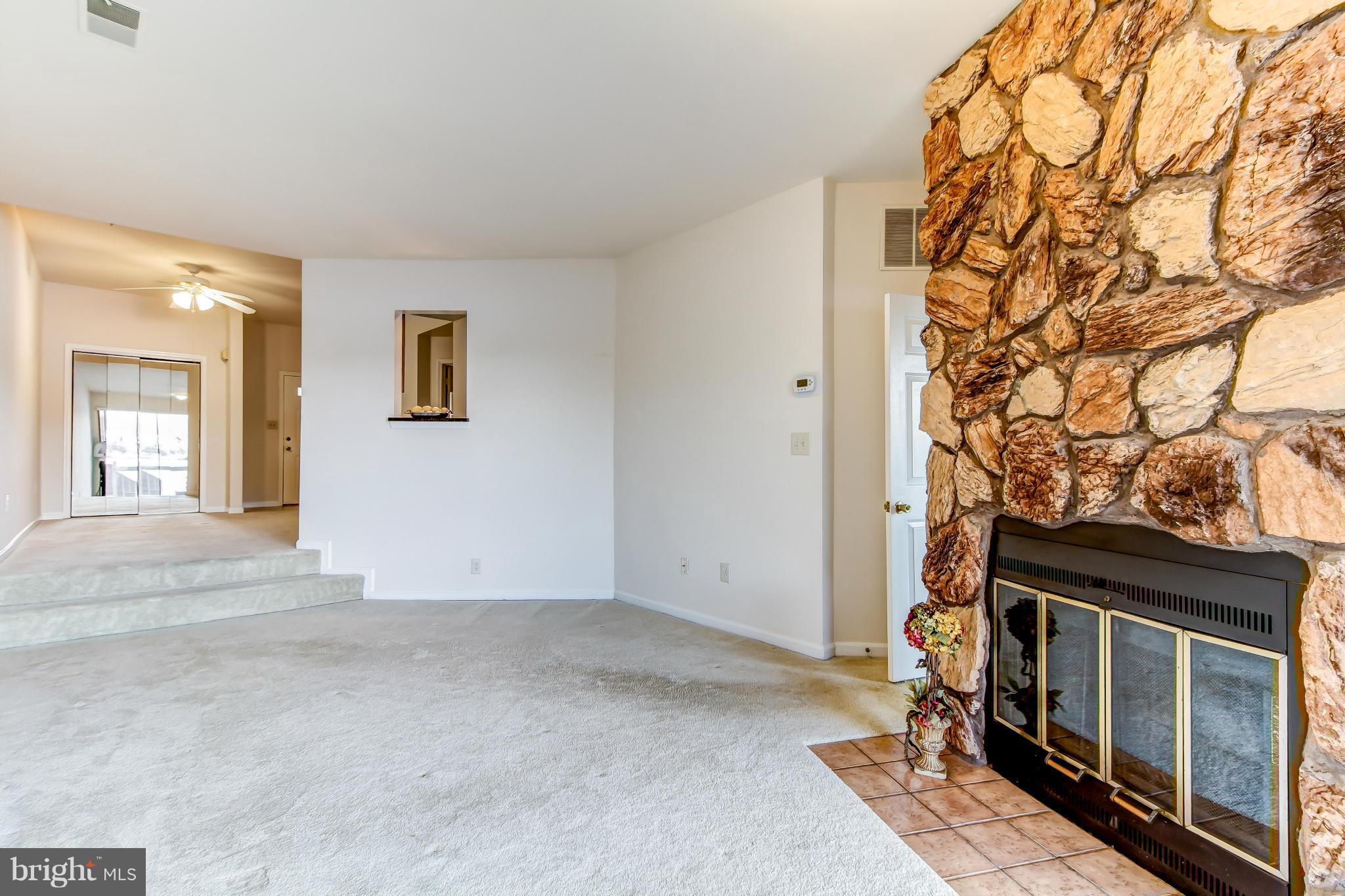 11184 Harbor Court, Unit 11184 Reston, VA 20191 - Photo 12 of 19 Living Room