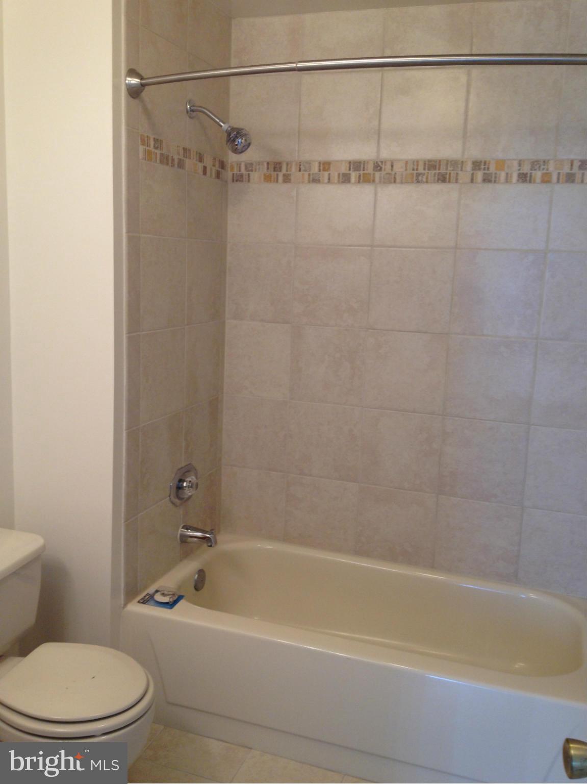 11184 Harbor Court, Unit 11184 Reston, VA 20191 - Photo 17 of 19 Bath (Master)