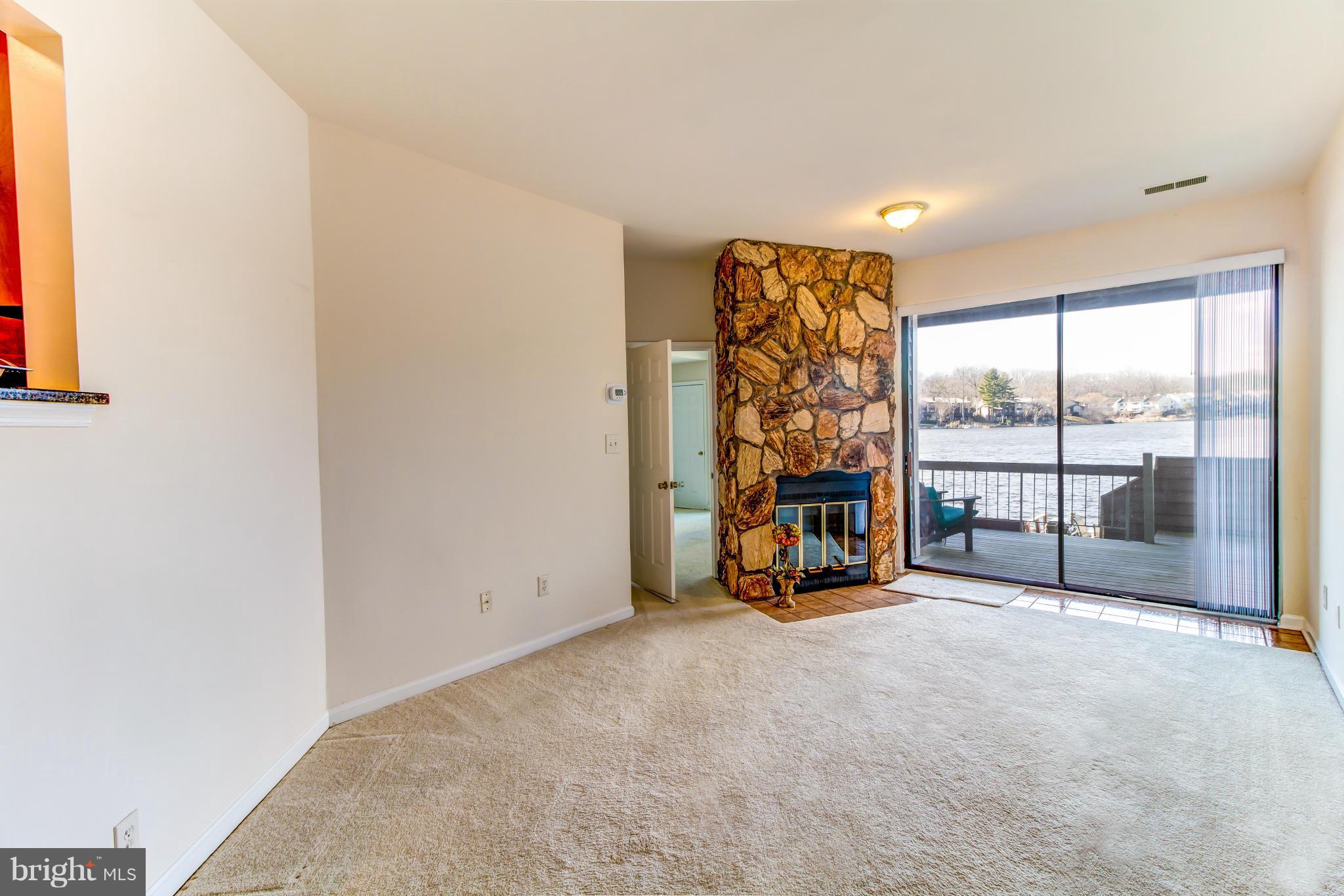 11184 Harbor Court, Unit 11184 Reston, VA 20191 - Photo 10 of 19 Living Room