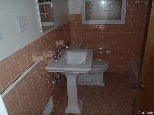4850 Yorkshire Road Detroit, MI 48224 - Photo 11 of 20 P6214031.JPG