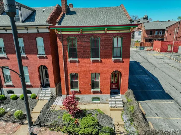 $538,000 | 2613 South 11th Street, St. Louis, MO 63118
