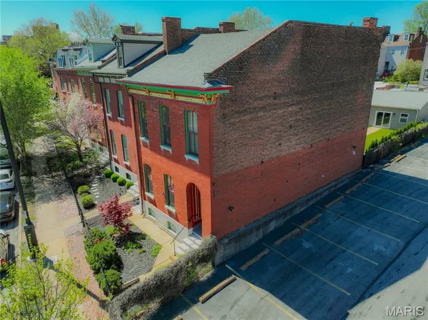 $538,000 | 2613 South 11th Street, St. Louis, MO 63118