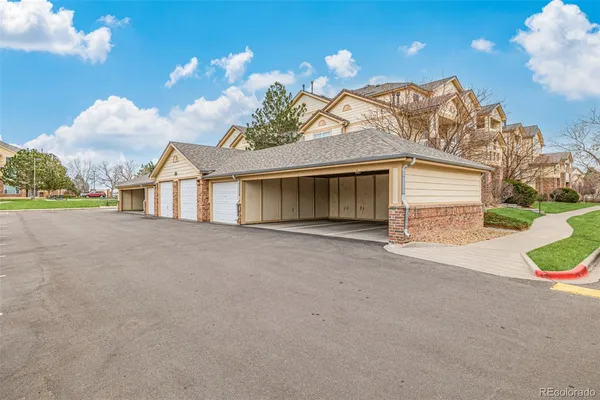 $239,900 | 5726 North Genoa Way, Unit 301, Aurora, CO 80019