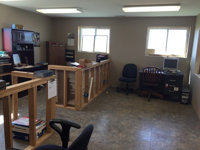 18102 Lincoln Road Morrison, IL 61270 - Photo 19 of 25 a room with furniture