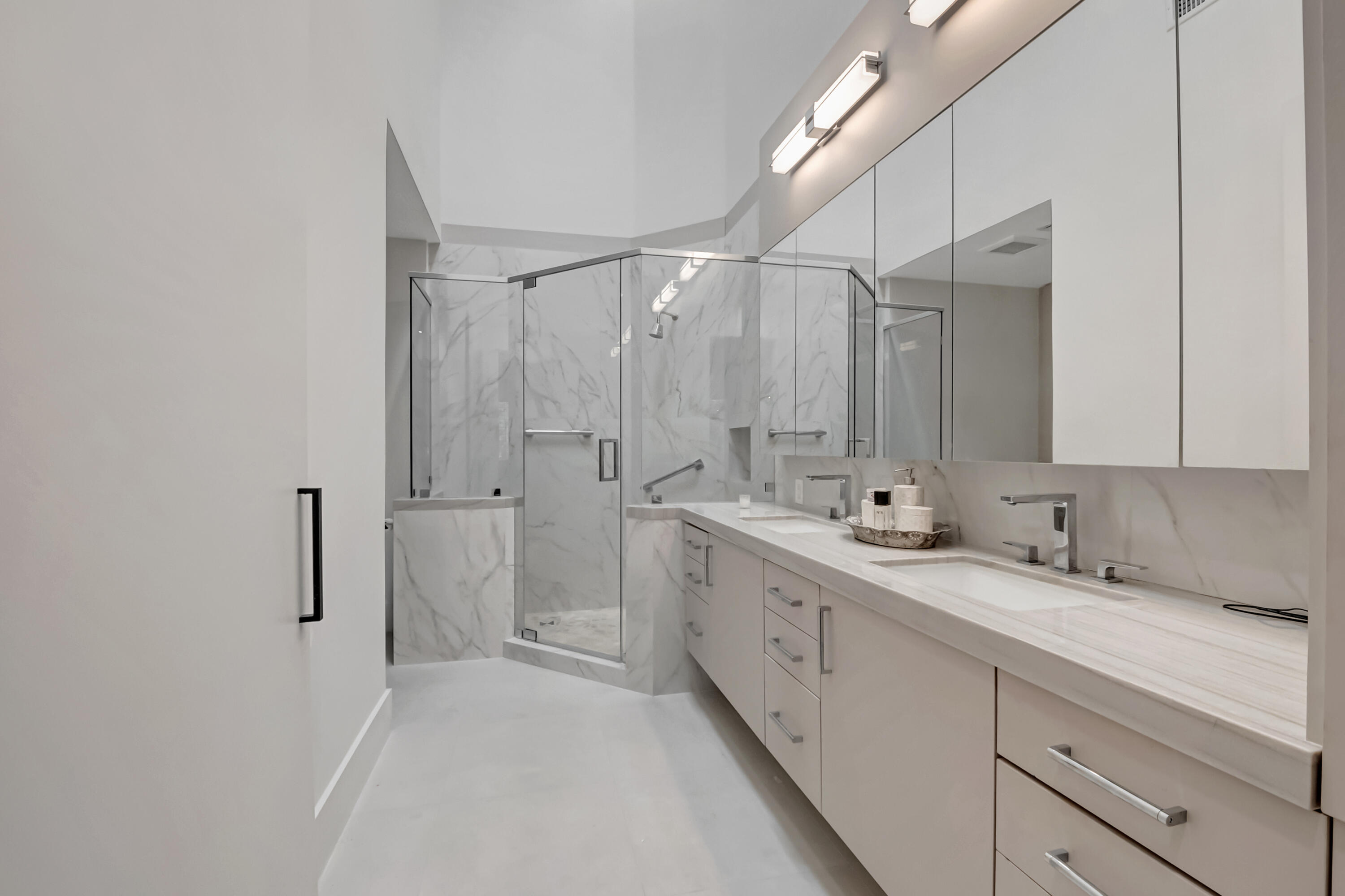 21254 Clubside Drive, Unit B Boca Raton, FL 33434 - Photo 24 of 72 PRIMARY BATHROOM