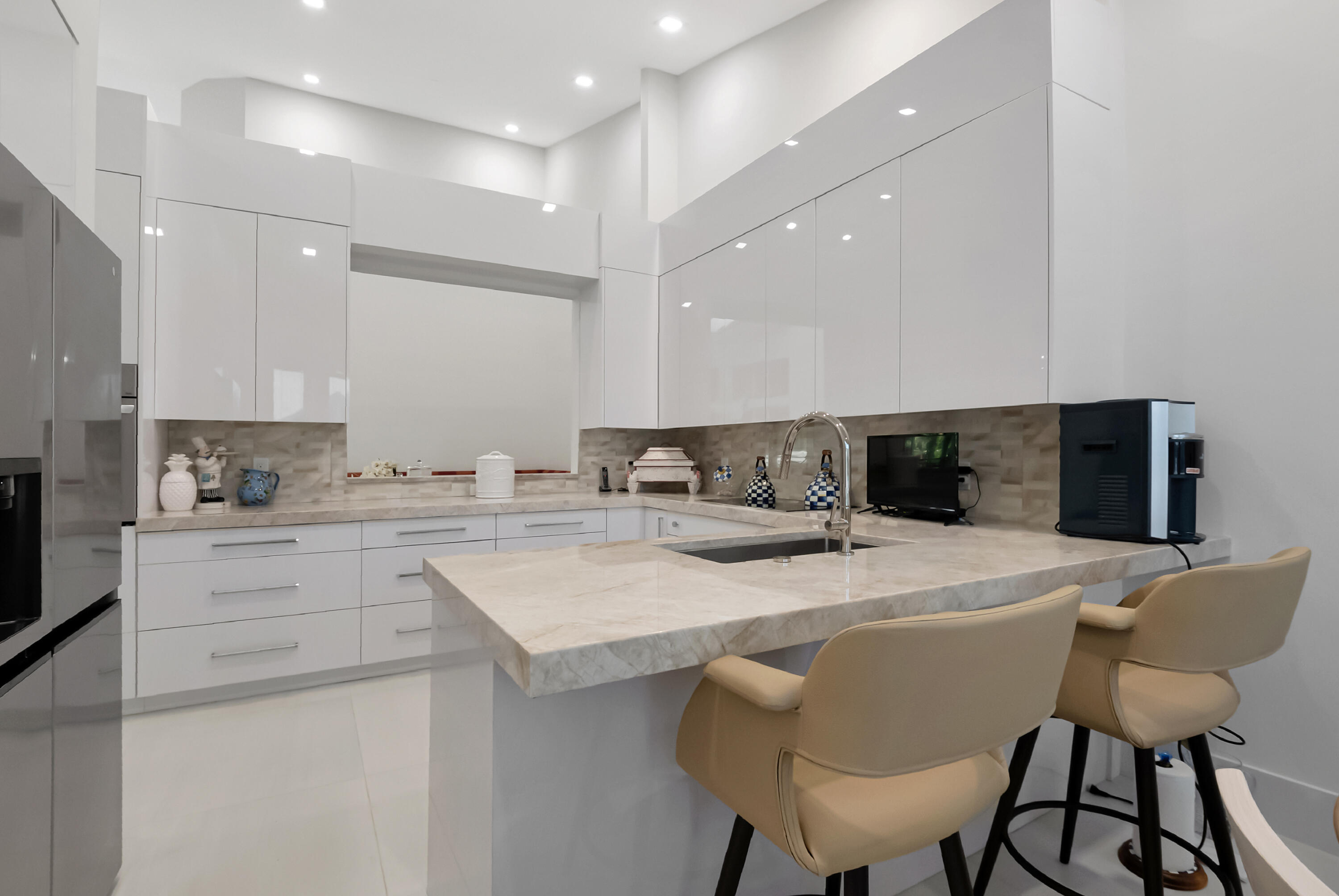 21254 Clubside Drive, Unit B Boca Raton, FL 33434 - Photo 10 of 72 KITCHEN