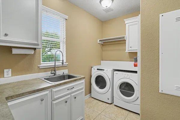 $765,000 | 109 Avenue J, Dickinson, TX 77539