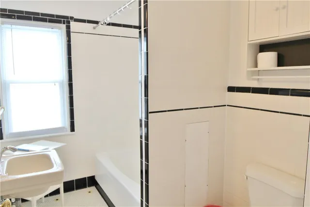 $2,600 | 23 Smith Avenue, Unit 3, Newport, RI 02840