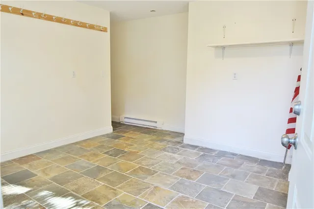 $2,600 | 23 Smith Avenue, Unit 3, Newport, RI 02840