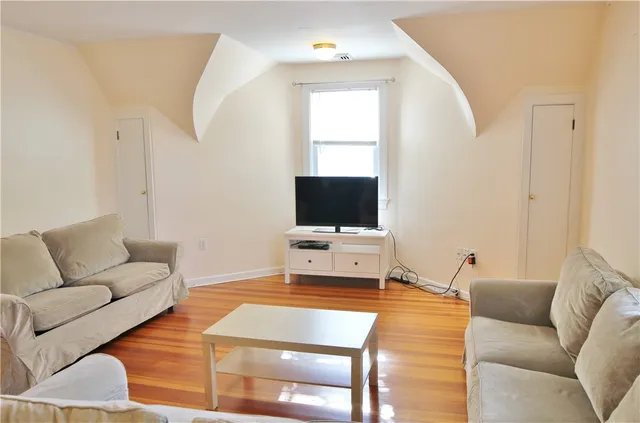 $2,600 | 23 Smith Avenue, Unit 3, Newport, RI 02840