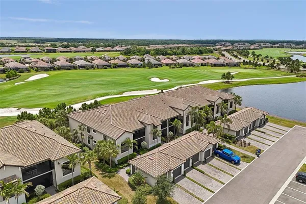 $465,000 | 5721 Palmer Circle, Unit 101, Lakewood Ranch, FL 34211