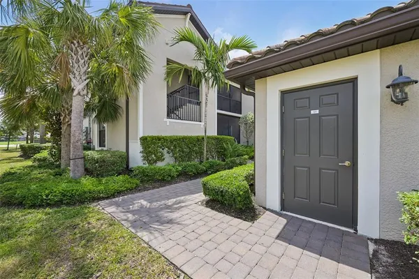 $465,000 | 5721 Palmer Circle, Unit 101, Lakewood Ranch, FL 34211