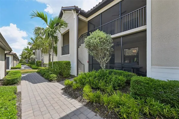 $465,000 | 5721 Palmer Circle, Unit 101, Lakewood Ranch, FL 34211