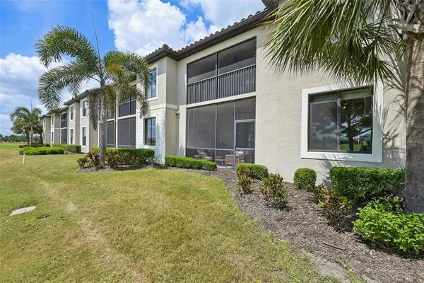 $465,000 | 5721 Palmer Circle, Unit 101, Lakewood Ranch, FL 34211