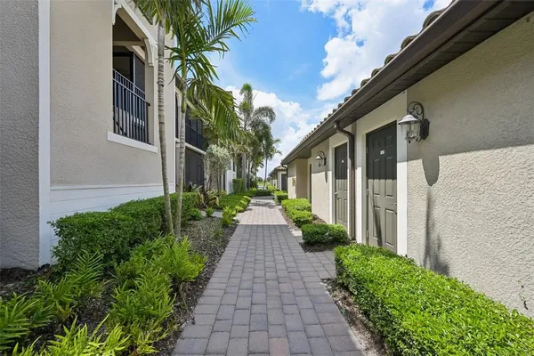 $465,000 | 5721 Palmer Circle, Unit 101, Lakewood Ranch, FL 34211