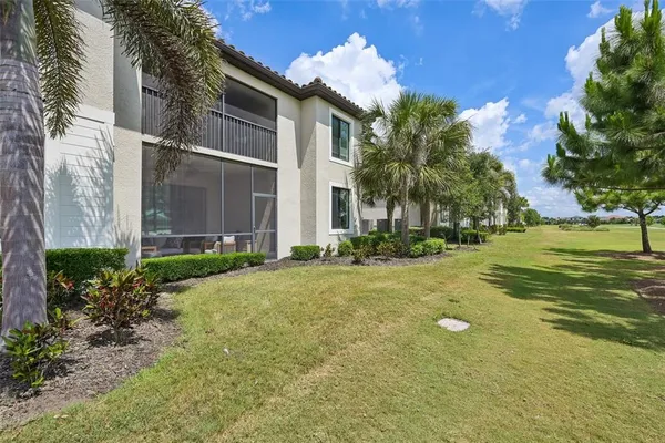 $465,000 | 5721 Palmer Circle, Unit 101, Lakewood Ranch, FL 34211