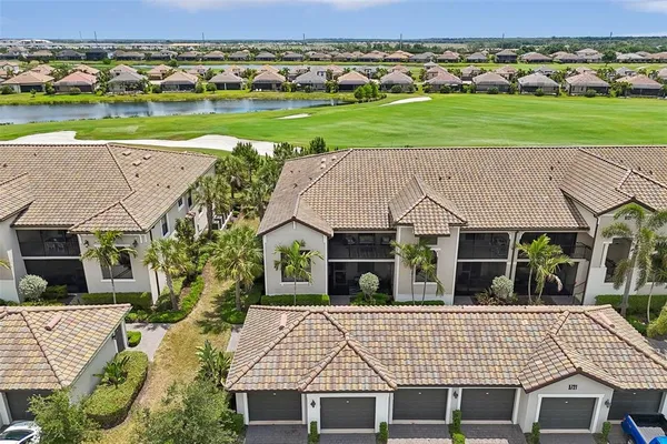 $465,000 | 5721 Palmer Circle, Unit 101, Lakewood Ranch, FL 34211