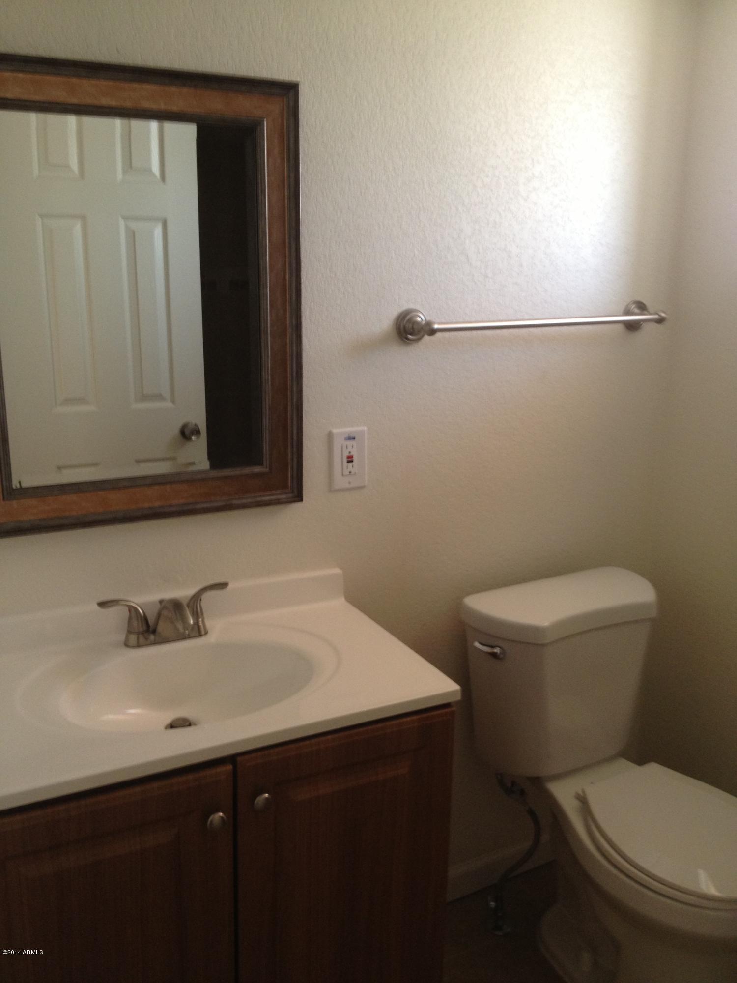 712 East Pierce Street Phoenix, AZ 85006 - Photo 2 of 7 Pierce Bathroom