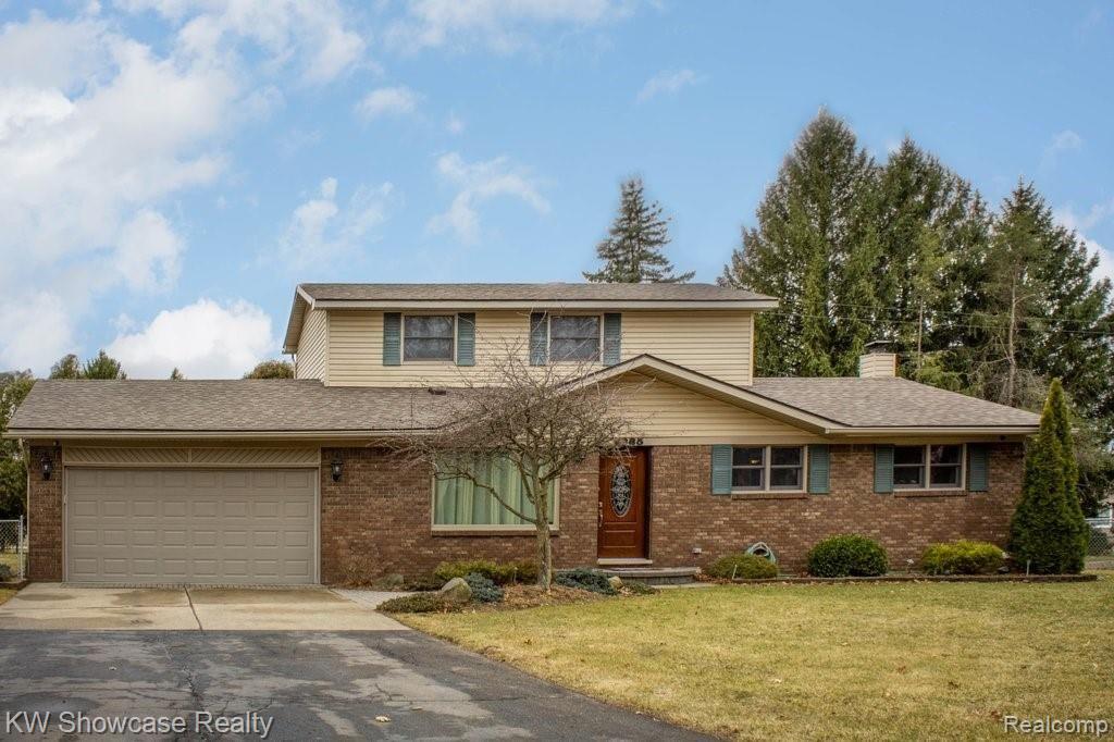 2985 West Commerce Road Milford, MI 48380 - Photo 35 of 39 26 Exterior Front.jpg