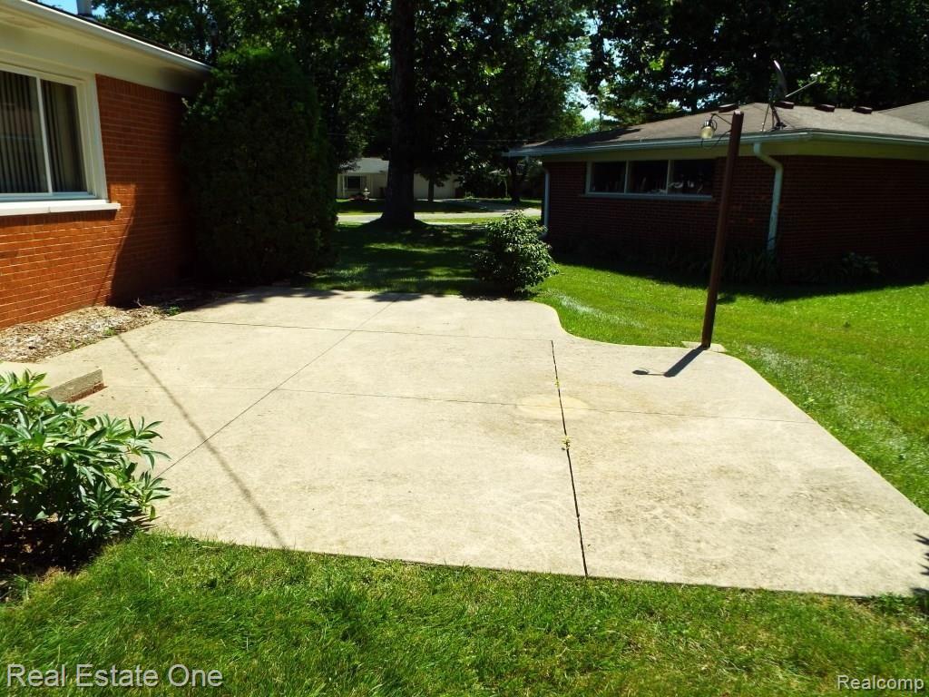 28211 Westerleigh Road Farmington Hills, MI 48334 - Photo 45 of 48
