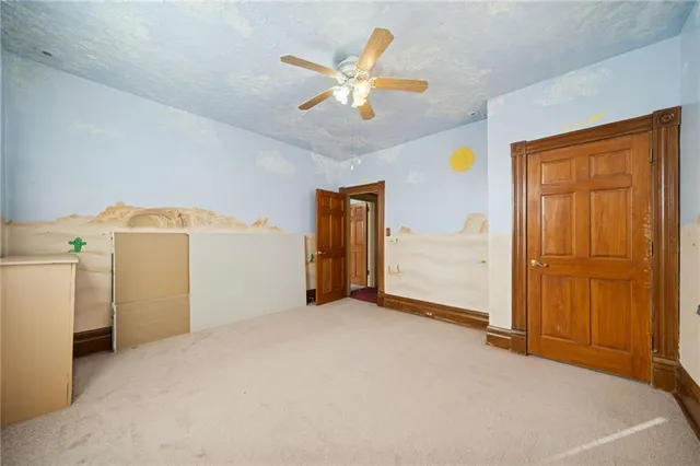 a view of a livingroom with a garage