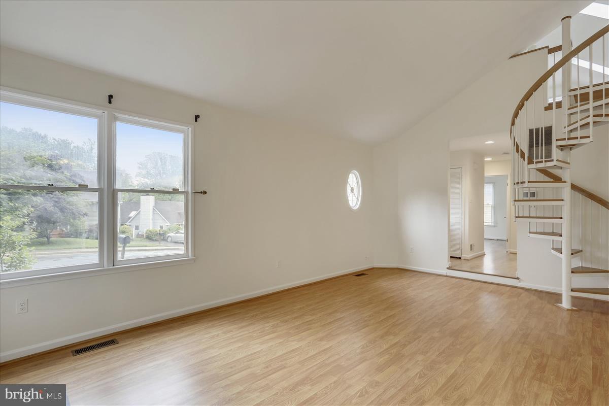 10046 Pratt Place Silver Spring, MD 20910 - Photo 5 of 28 Living Room
