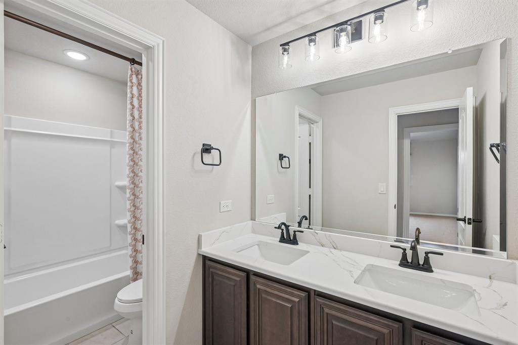 1228 Abbeygreen Road Forney, TX 75126 - Photo 25 of 31 2nd floor bathroom
