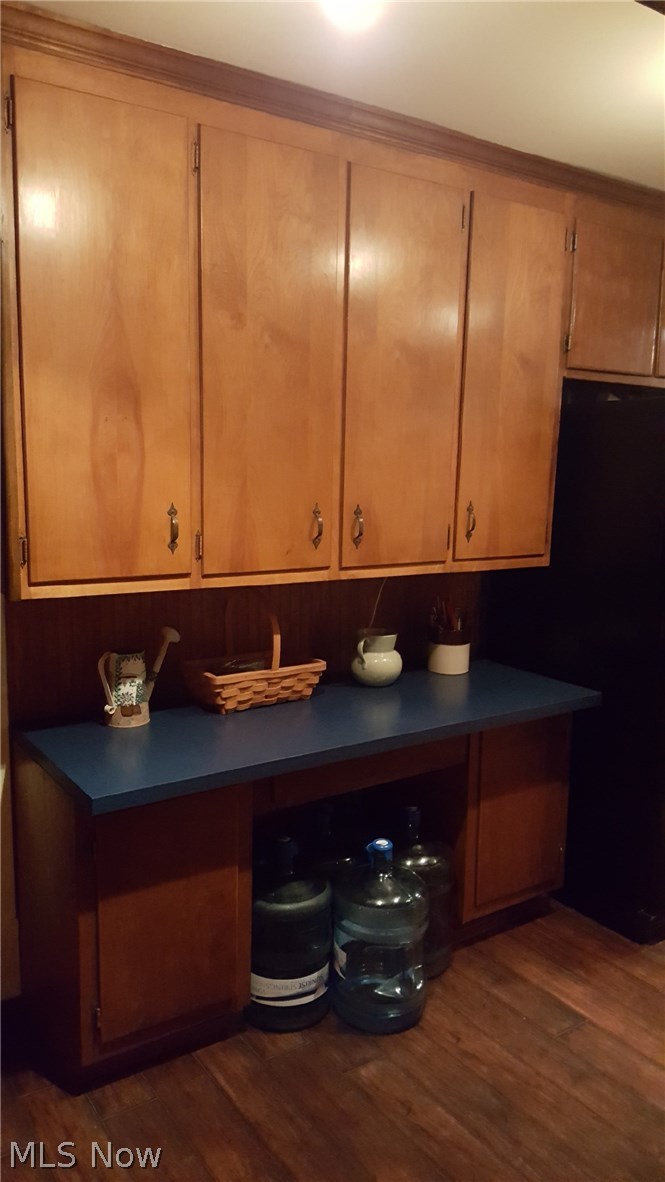 11510 Lakeview Road Chardon, OH 44024 - Photo 5 of 19 Plenty of cabinets and counter space make a great serving area for family gatherings